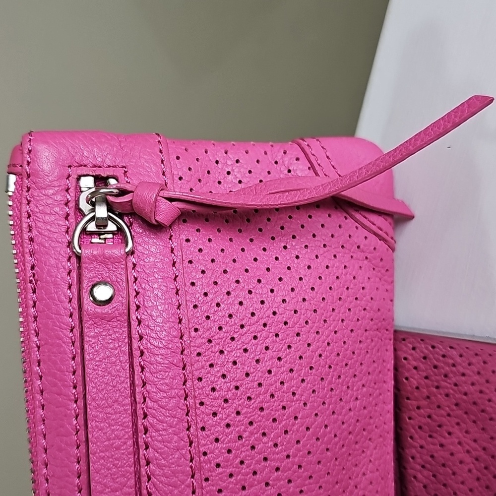 Banana Republic Bubblegum Pink Leather Ziptop Wristlet EUC - Picture 3 of 15